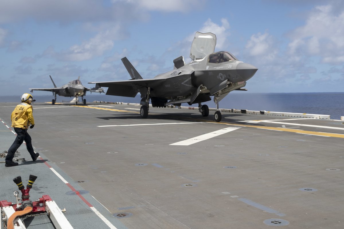 USMC's tweet photo. #MarineCorps aircraft assigned to Marine Medium Tiltrotor Squadron (VMM) 262 (Reinforced) conduct flight operations on the @USNavy's USS Tripoli while in the Philippine Sea, Aug. 16.

#VMM262 and Tripoli are operating in the @US7thFleet to defend a #FreeAndOpenIndoPacific. https://t.co/bf5OvyKoAc