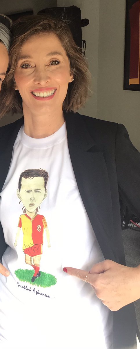 sibelakinn's tweet photo. O benim çocukluk aşkım, o bizim için bir rüya, o kelimelerle anlatılmaz bir düşük çoraplı sol ayak, o çok kıymetli… ❤️💛 @DzevadPrekazi #Prekazi #Preki https://t.co/8Z8mPnL5BX
