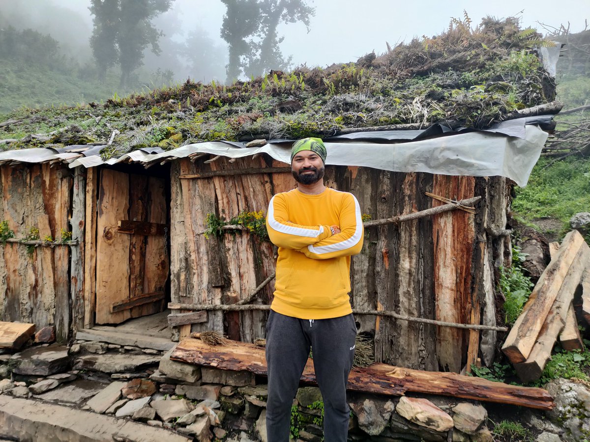 Kpl223's tweet photo. At 11000+RL ....,...stay in channi (wooden make traditional temporary  shelter) https://t.co/JXmleZiwo1