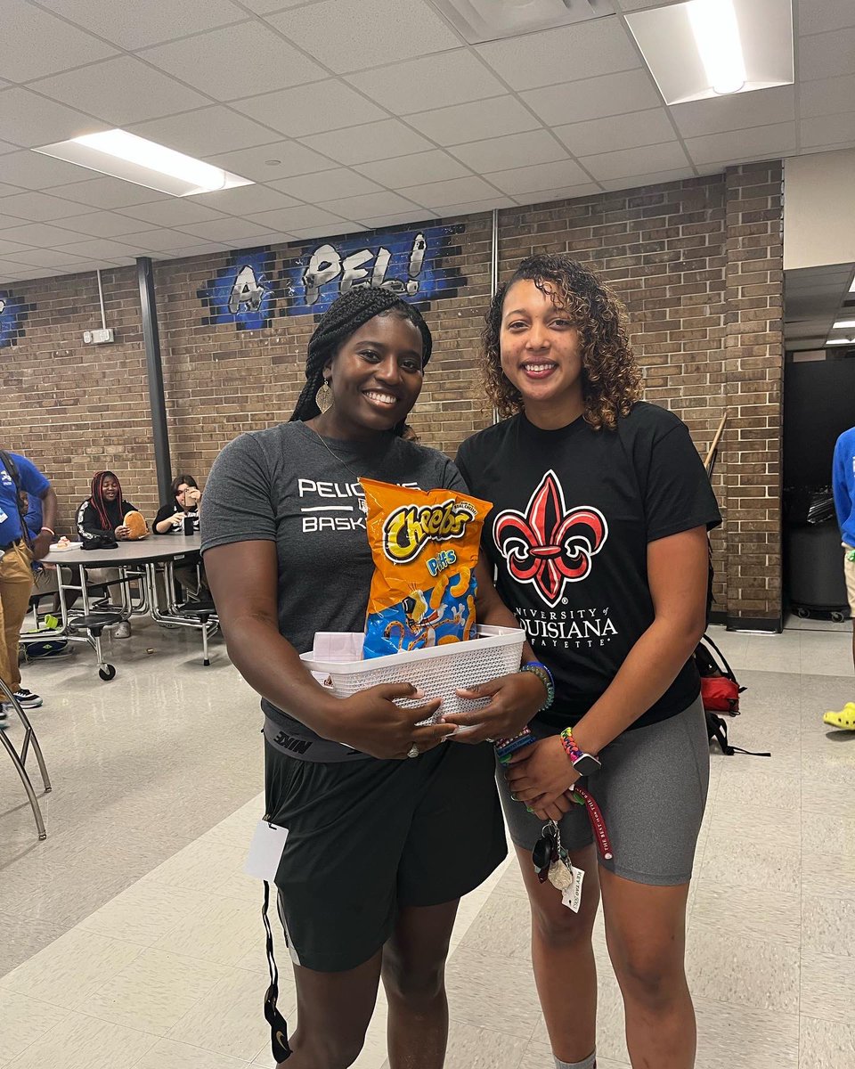 CoachKWells21's tweet photo. This is what makes this all worth it! Mad Maddie as I call her is on her way to college and decided to stop and give ME a going to school gift! She wrote a letter to the girls and me! I dropped a few tears! Just to know I made an impact! So proud #GoMaddieGo #LadyPelsVolleyball https://t.co/SVBarbnmLD