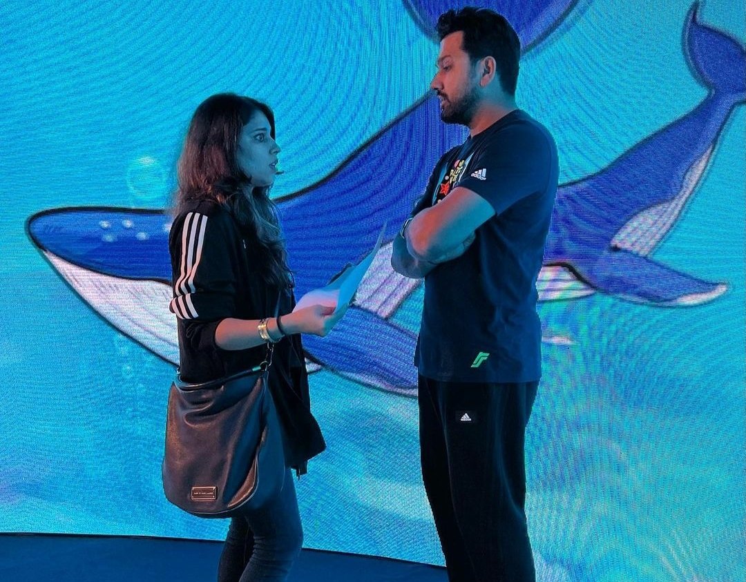 crazee_rohitian's tweet photo. In every single thing Ro does, be it little or huge, she's always there for him, with him, by his side ❤ She's Ritika 💗🥺 
You're amazing, @ritssajdeh and I'm not even exaggerating! 
I really wanna be the "Ritsy to someone's Ro" someday 🥺🤞🥰 @ImRo45 https://t.co/0Si1UkoGcc
