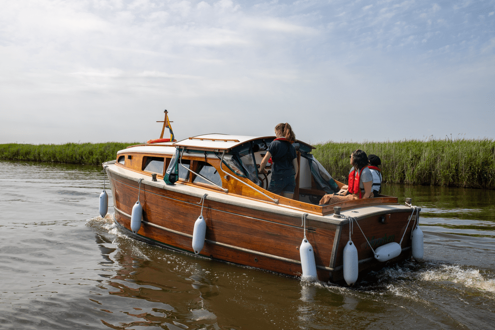 Waterways_Hols's tweet photo. 'Moorhen' is a cosy cruiser packed full of vintage charm, equipped with everything you need for your holiday afloat. Ideal for a couples retreat exploring the Broads!
https://t.co/oGM0UJ24K3 https://t.co/zdmJInRPHU