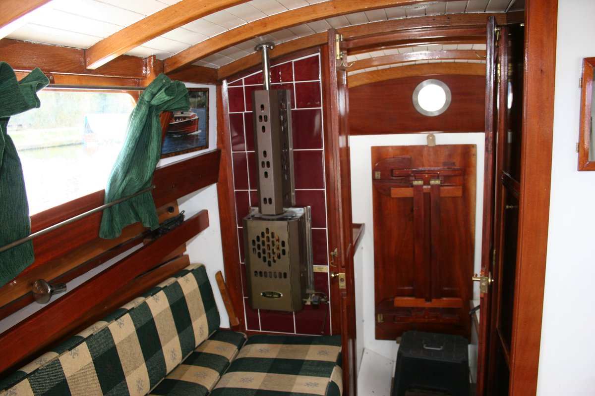 Waterways_Hols's tweet photo. 'Moorhen' is a cosy cruiser packed full of vintage charm, equipped with everything you need for your holiday afloat. Ideal for a couples retreat exploring the Broads!
https://t.co/oGM0UJ24K3 https://t.co/zdmJInRPHU