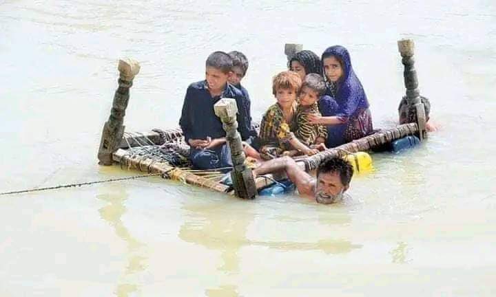 ExpertsFacebook's tweet photo. If state is mother like then it should come forward and welcome its poor citizens. It should rescue its people and give relief to these needy and helpless people.#TaunsaNeedsAttention https://t.co/C8Q3DrB2HY