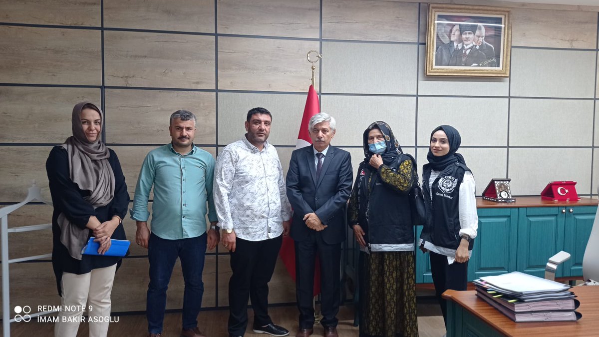 IleKuresel's tweet photo. KUMED GENEL MERKEZ olarak Bugün Şanlıurfa il milli eğitim müdürümüzü ziyaret edip Derneğimizin amaç ve faaliyetlerini 30 maddelik projemizi teslim ettik bilgi ve alakaları için müdürümüze teşekkür ederiz 
@OrhanKilic01 
@MehmetA04501026 
@asoglu_imam https://t.co/cdI2I1nhC9