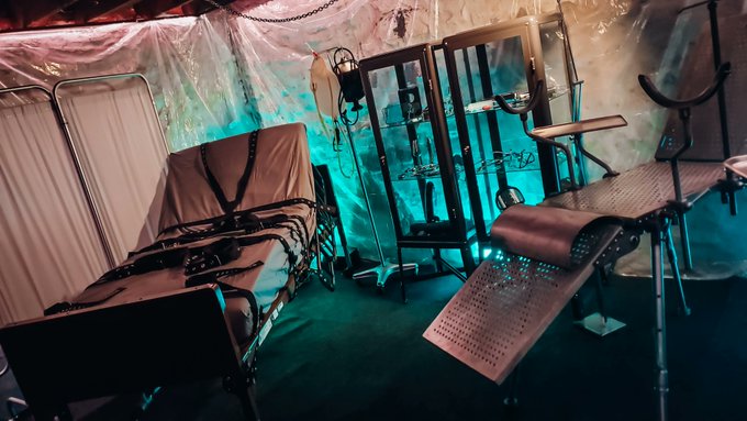 It's interesting how much lighting changes the mood of a playspace. I find the atmosphere and aesthetic