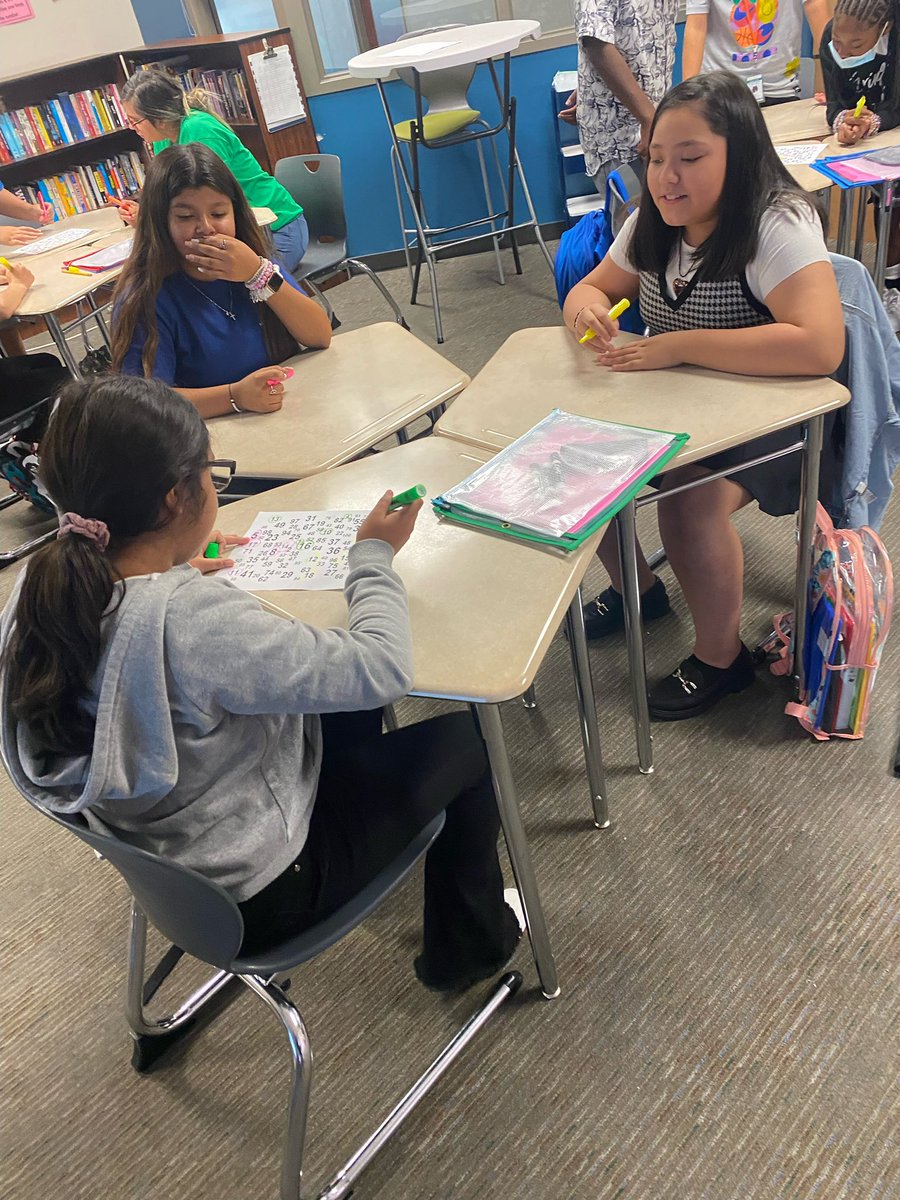 MillerMathTeach's tweet image. @mrs_emiliejones from @Baker_6th_Grade took yesterdays team building activity &amp;amp; put in in front of students today. These bears are working in groups &amp;amp; strategizing for a win! @lpisd #ChooseLP #LPMath @L_Rodriguez_Edu