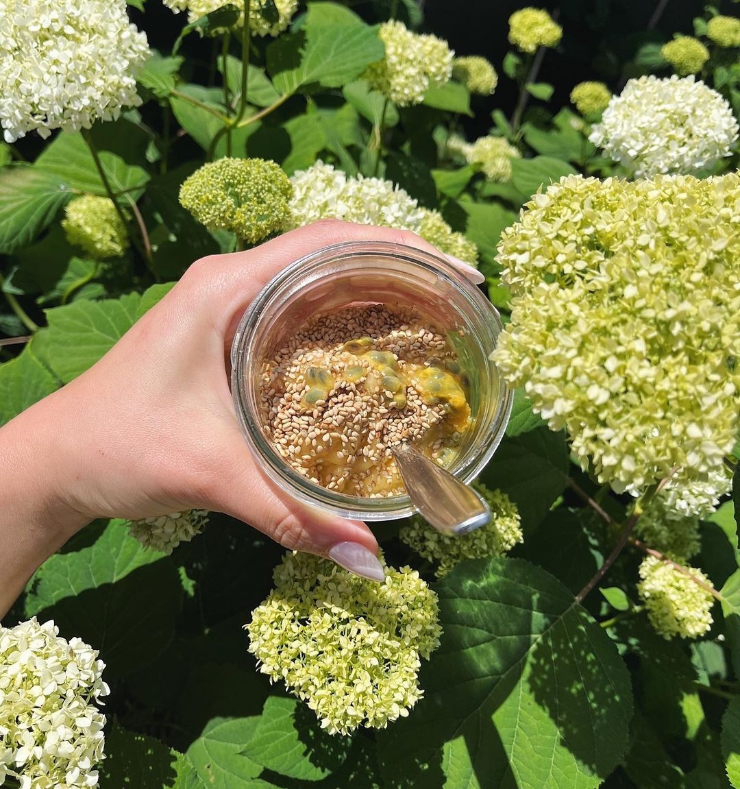 @_earthwell reminding us to CHEW our smoothies. This signals to the body to ignite the digestion process.