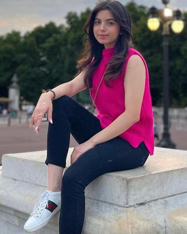 whatizthisbro's tweet photo. This girl Ana Sheikh is a proof that sometimes pretty faces have ugliest souls .. In Pakistan , there is no rule of law only money is ruling Pakistan .. Every day a new woman, a new victim ???
 
#justiceforkhadija #faisalabadincident https://t.co/sLnniIdOHP