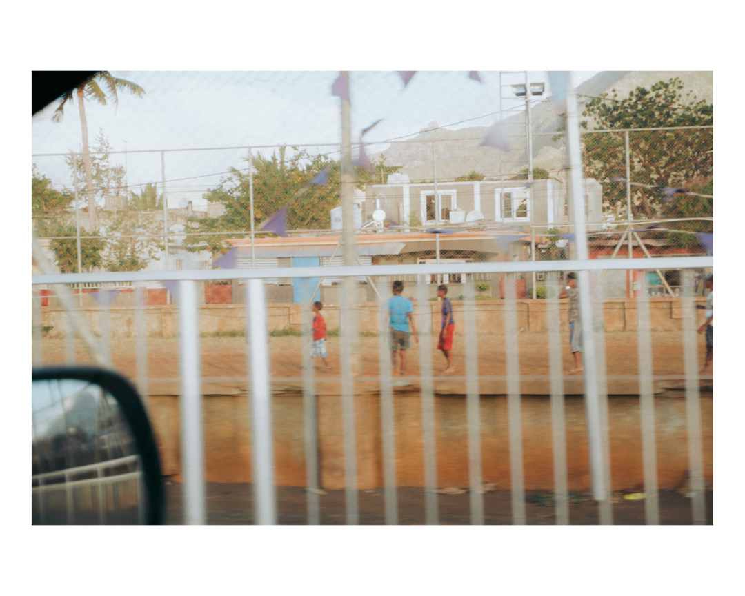 21streetz's tweet photo. Little street set from my time in Mauritius. This set is called view from the window. ・
・
・
#hypebeast #streetclassics #streetgrammers #streetmobs #street_focus_on #streetvision #streetshootjapan #streetphotography #clickcity #street_ninjas #cityunit #citygrammers #way2ill https://t.co/h0tkAsrrON