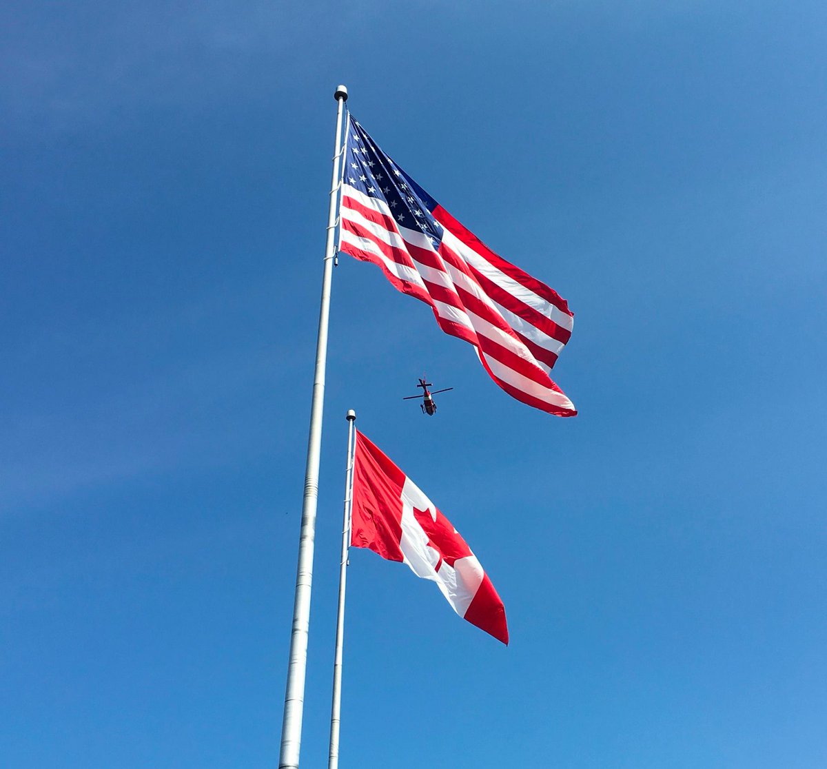 CoastGuardCAN's tweet image. Alongside partners, we’re ready to respond to emergencies during the #PortHuronFloatDown. We do not recommend you participate, but if you choose to, visit: ow.ly/GW1J50Kl1TG #SafetyFirst
@uscoastguard @SarniaPolice @USCGGreatLakes @OPP_WR 
@rcmpgrcpolice @CanBorder