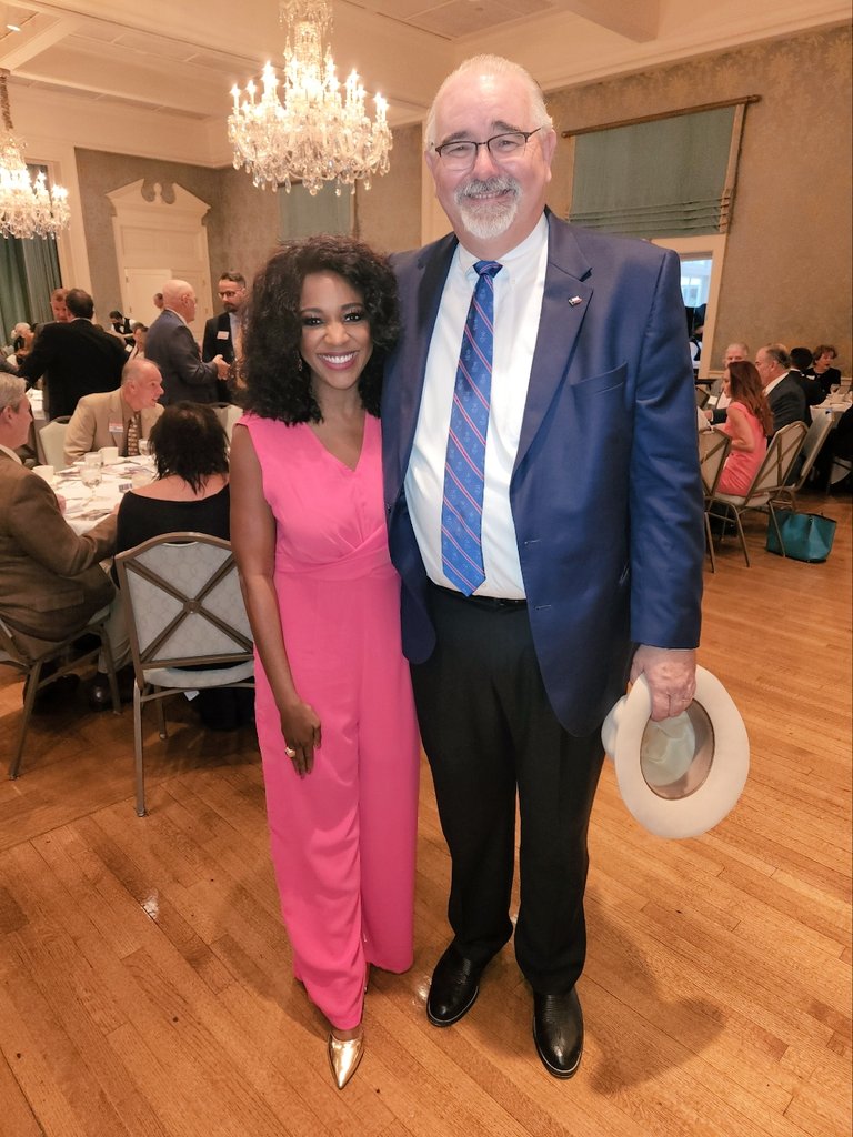 DrJacquieBaly's tweet photo. Thank you @HarrisCounty Commissioner @RJackCagle for my #appointment to the Women's Commission
*Commissioners Court created a 9-member Commission that will make recommendations related to economic opportunities for women
#Appointee
#CountyAppointee
#HarrisCounty
#CactusJack https://t.co/1mKa6tgioH