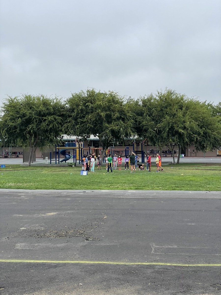 mrschingsclass's tweet photo. Out at PE! https://t.co/1Vk5L9BZDN