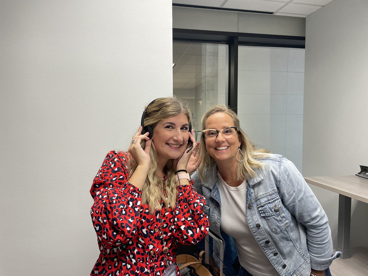 slandry's tweet photo. Love when a former @ACEedu intern (@CaliLandry) stops by the office! She got to hug her former boss,  @kaykaybyland, talk to a former boss,  @NataliePelham, and give me, her momma, a hug! https://t.co/LTzgaitilG