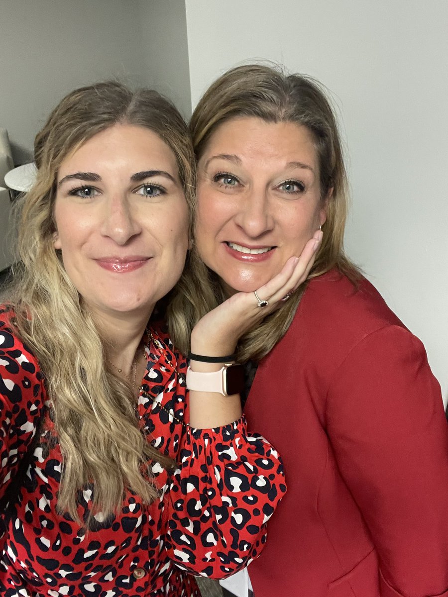 slandry's tweet photo. Love when a former @ACEedu intern (@CaliLandry) stops by the office! She got to hug her former boss,  @kaykaybyland, talk to a former boss,  @NataliePelham, and give me, her momma, a hug! https://t.co/LTzgaitilG