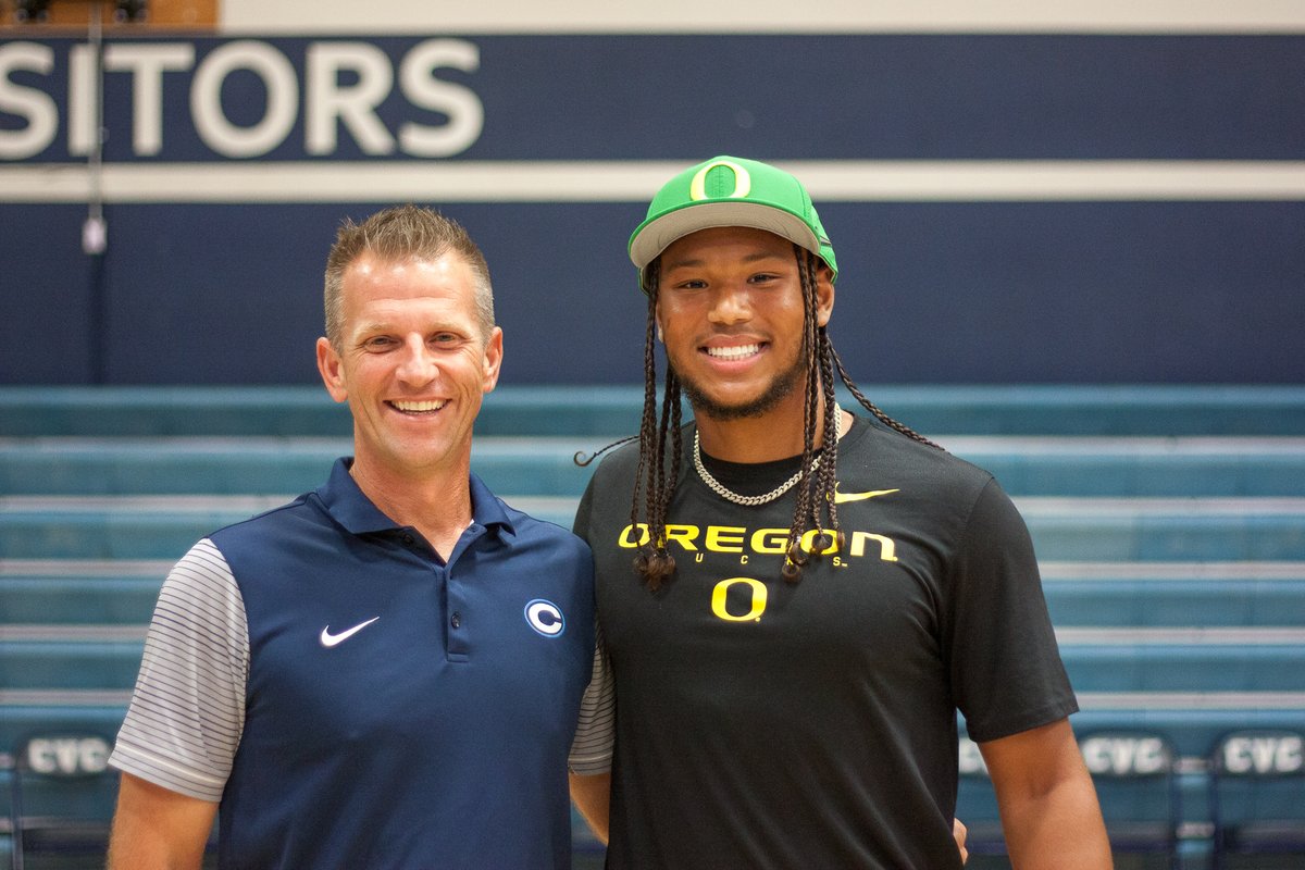 cvcschool's tweet photo. Congratulations to @JaedenJMoore on his commitment to play collegiate football at @oregonfootball ! @cvcathletics @Mason_Hughes https://t.co/O0aw2CXw0b
