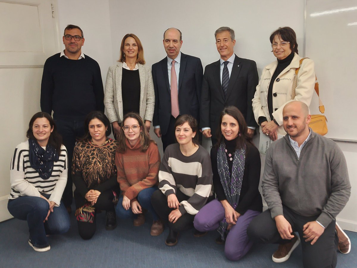 cenit_eeynunsam's tweet photo. Primera foto de familia del flamante Doctorado en Economía de la Innovación de CENIT @eeynunsam, con estudiantes y autoridades: @CarlosGrecoOK, Ana Maria Llois,@mlpaz, @Arza_V y Lilia Stubrin. https://t.co/paChZlyWu2