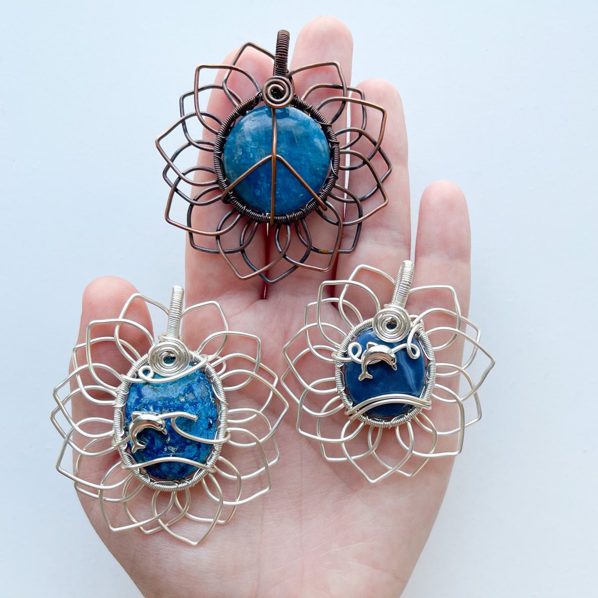 mildhippie's tweet photo. handfuls of ocean flowers 💙🌼

available august 19th at 4pm est on my shop https://t.co/QFGpvdUD5J