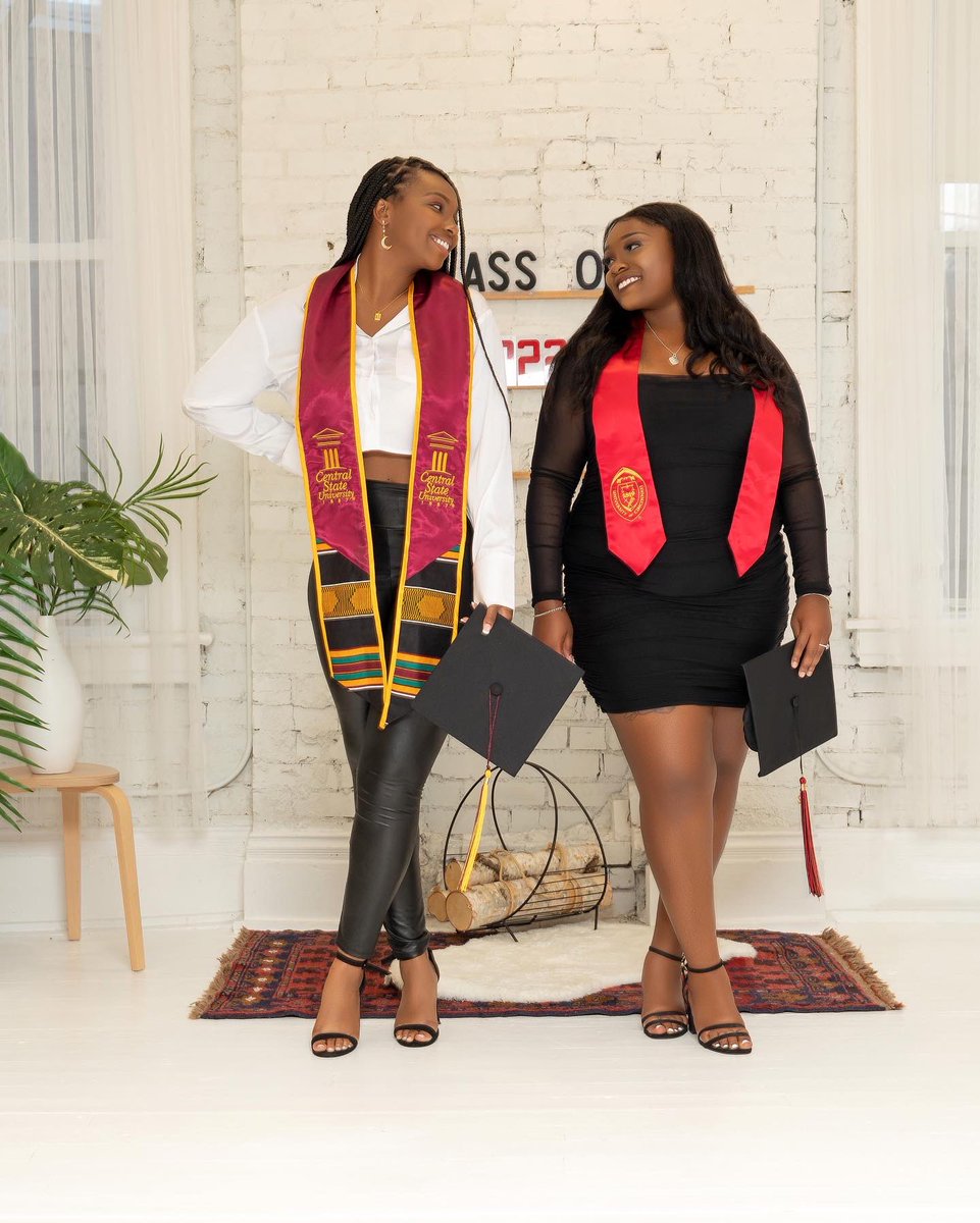 _Tareeshia's tweet photo. First generation college graduates!! congratulations to me and my sister🥳 as we walk into this new chapter of our lives we our blessed, confident, educated and independent young black women.
#ucalumni #csualumni
#businessadminmajor #minormarketing&sales
#biomajor https://t.co/6istgWPY1h