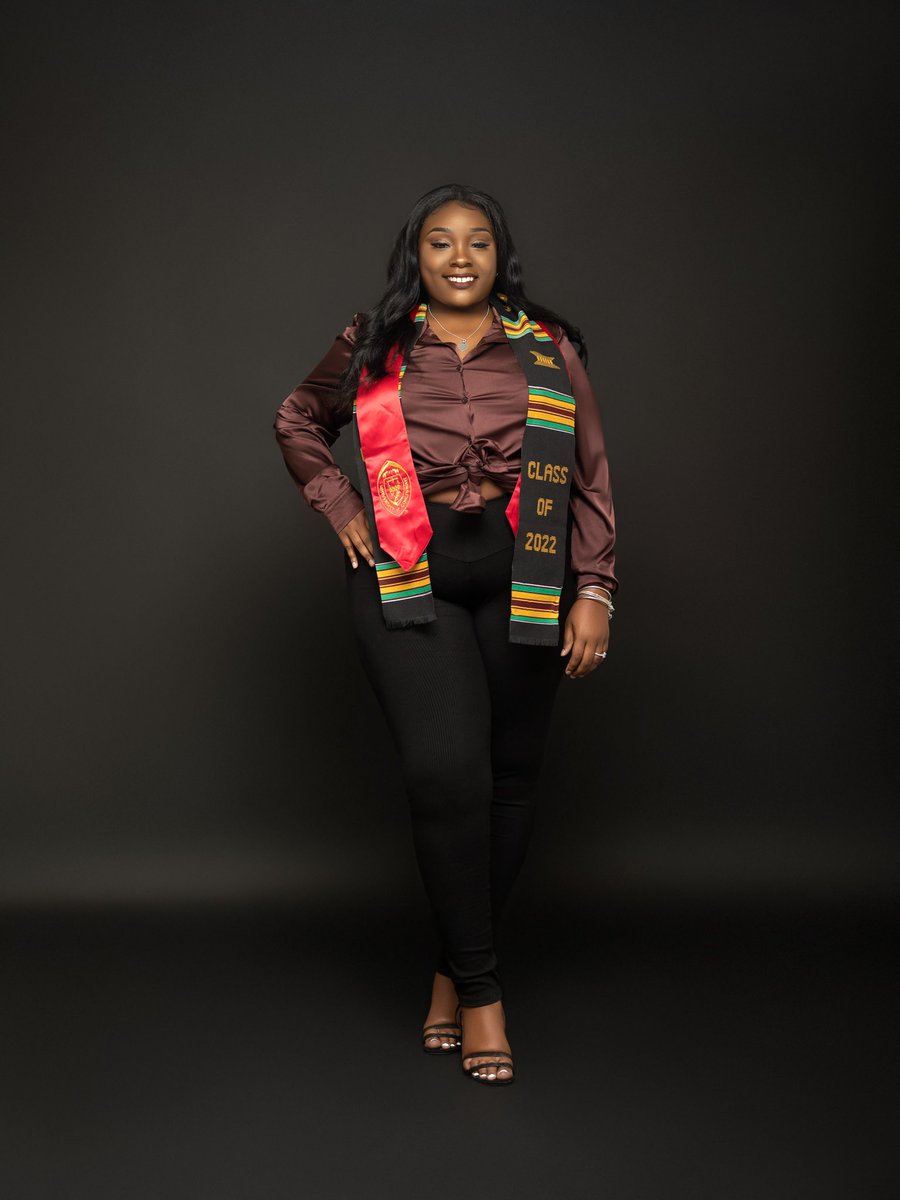 _Tareeshia's tweet photo. First generation college graduates!! congratulations to me and my sister🥳 as we walk into this new chapter of our lives we our blessed, confident, educated and independent young black women.
#ucalumni #csualumni
#businessadminmajor #minormarketing&sales
#biomajor https://t.co/6istgWPY1h