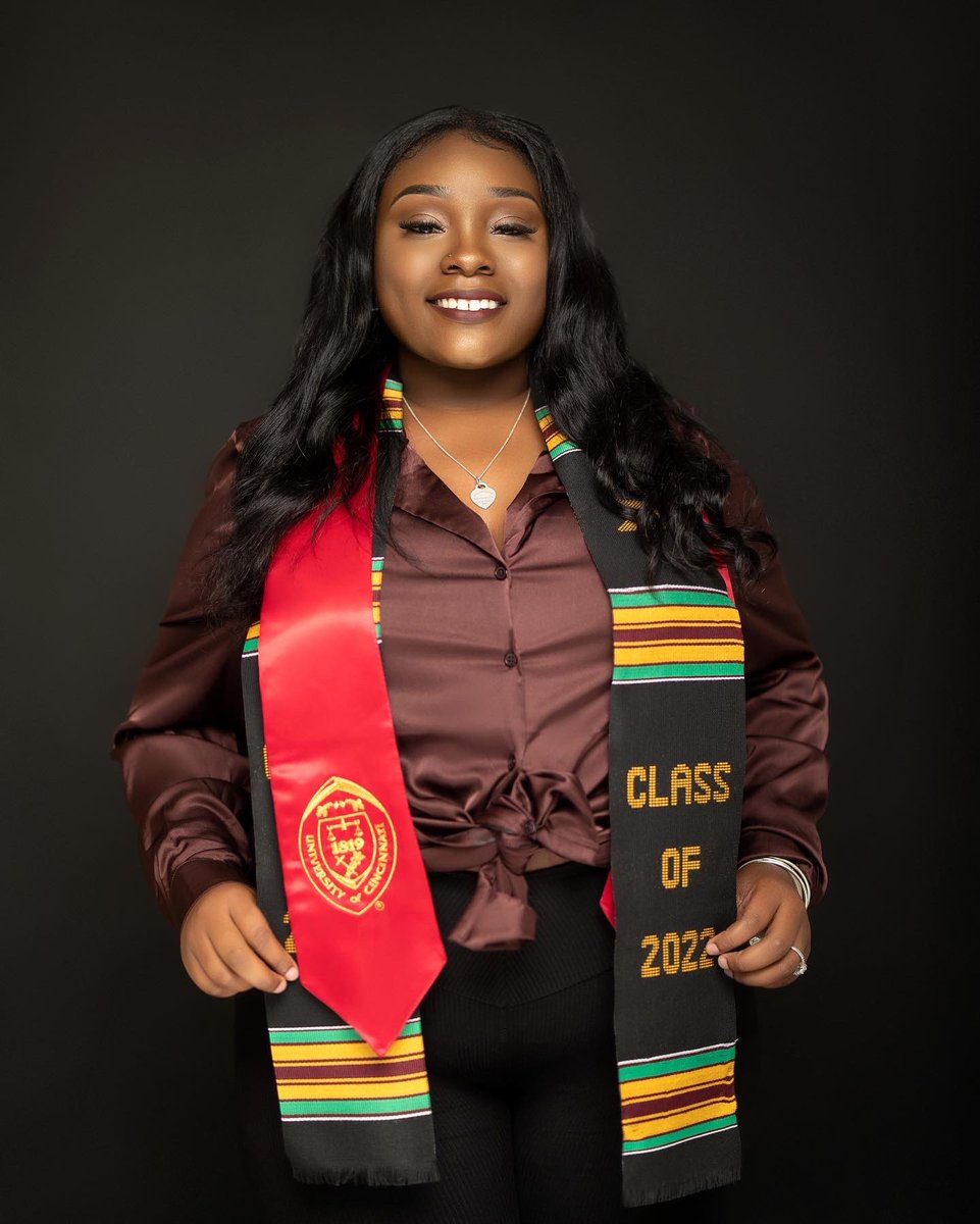 _Tareeshia's tweet photo. First generation college graduates!! congratulations to me and my sister🥳 as we walk into this new chapter of our lives we our blessed, confident, educated and independent young black women.
#ucalumni #csualumni
#businessadminmajor #minormarketing&sales
#biomajor https://t.co/6istgWPY1h
