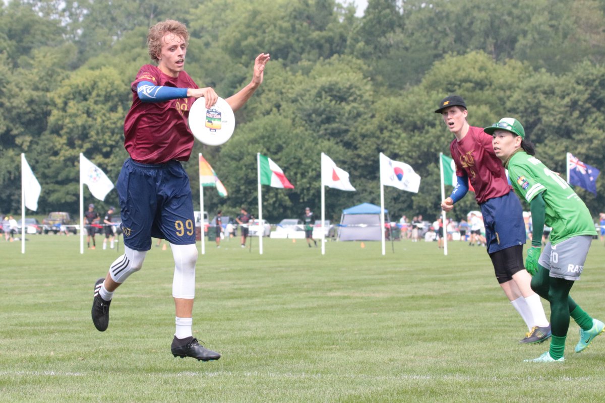 DiscraftULT's tweet photo. It is amazing how many ultimate players can walk on air! #GRUT @WorldFlyingDisc @wfdf_wucc https://t.co/fobJ06CBHG