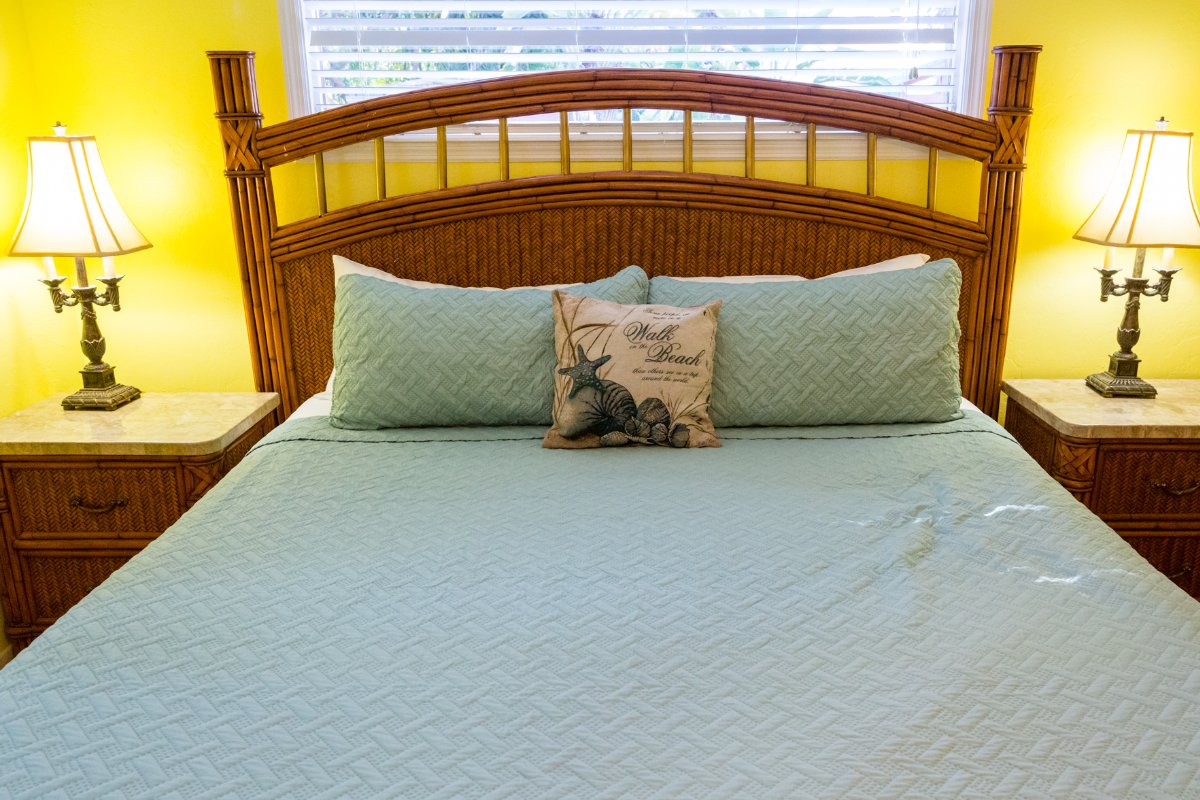 CaptivaInn's tweet photo. If you're looking to quench your thirst for adventure in Captiva Island during the day and come back to a comfortable bed at night, you'll be happy you stayed with us. https://t.co/D1Sz56SXG0