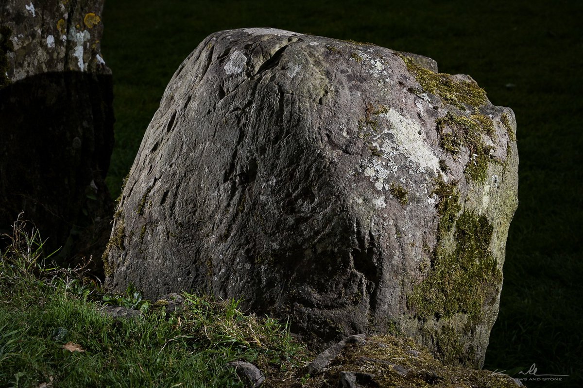 shadowsandstone's tweet image. 1/2 The first find of megalithic art in County Limerick and at the wonderful Late Neolithic embanked stone circle at Grange, Lough Gur. I just dropped by when passing yesterday and discovered one or the stones has beautiful megalithic art, previously unrecorded.