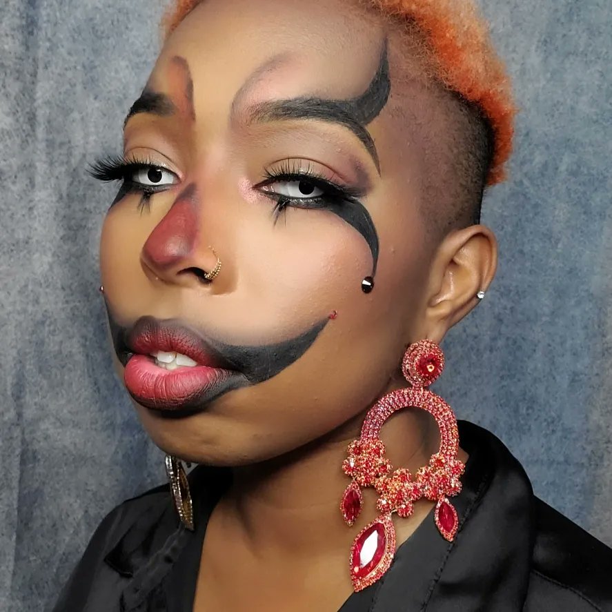NaeJIrene's tweet photo. @thecrayoncase Sinister Clown https://t.co/M1LZvpb0Fm