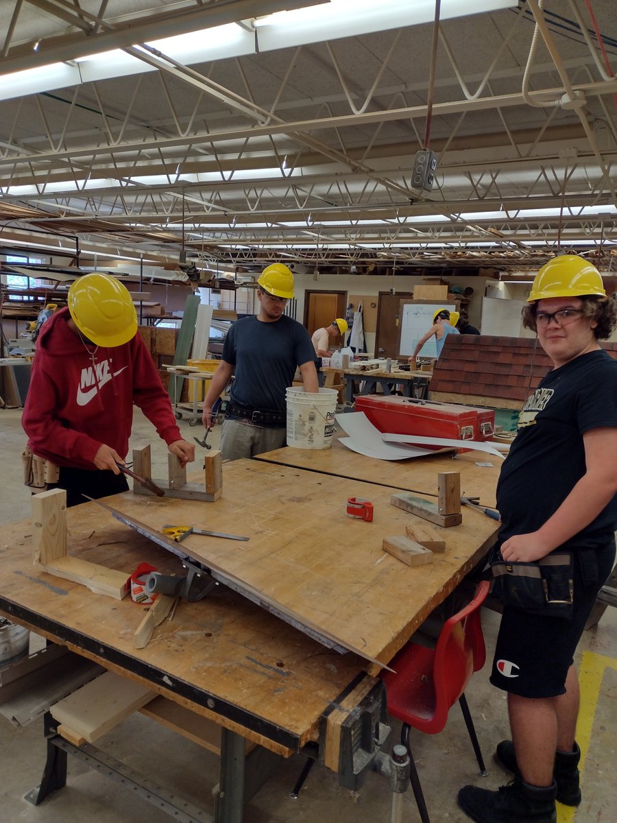 GSTCBuilder's tweet photo. Gibson class of 2024 working on some face nailing and toe nailing! #gettingstarted https://t.co/DrXA5F0Vrk