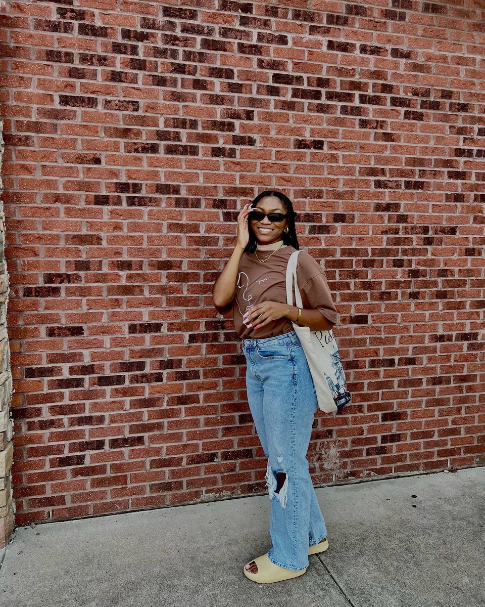 itsjustkennedy_'s tweet photo. Came in hot, going out on fire. #ncat23 #lastfdoc #senior https://t.co/ctvhivpORQ
