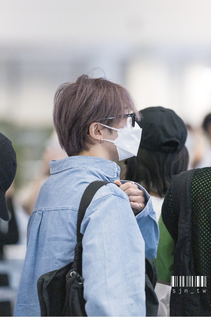 sjn_tw's tweet photo. 20220818 INI HND 羽田空港 出国✈️
・許 豊凡　XU FENGFAN

-------✂--------✂--------✂---------

#INI #許豊凡 #XUFENGFAN #INI好きな人と繋がりたい #MINIと繋がりたい https://t.co/qTDcoV6MUu