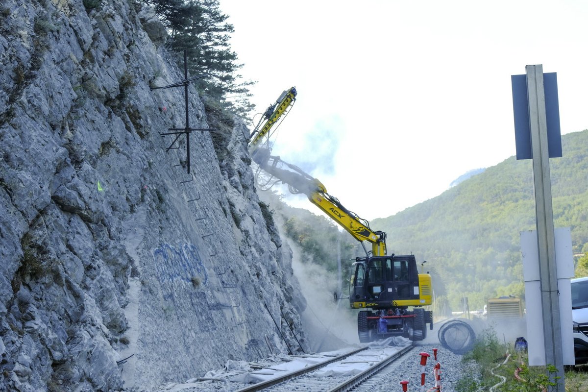 LeDL05et04's tweet photo. La ligne SNCF Gap-Grenoble en voie de réouverture. #transport #HautesAlpes
Lire ici ► https://t.co/q9lSjeZUfj https://t.co/peFcLvoPvG