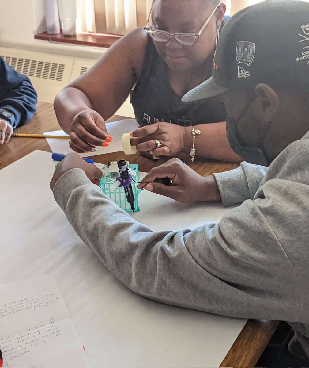 BoganBengal79's tweet photo. Inquiry day TWO was full of fun provocations, team work and inquiry pathways. Thanks, Anne-Marie, from @iborganization for being the best facilitator!! 🐯 https://t.co/yWdS2DY78H