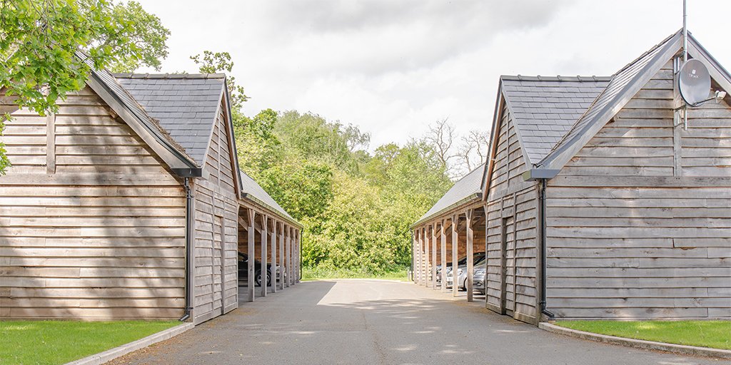 UK_CW's tweet photo. #TimberThursday🌳
Discover #TimberExpo exhibitor @HardwoodsGroup's oak framed structures & moulded profiles including decking, exterior cladding, interior cladding & panelling, oak architrave & skirting and acoustic panelling.
4-6 Oct | NEC
Register | https://t.co/NUcRV2MLfx https://t.co/ZZt4aHAwKe