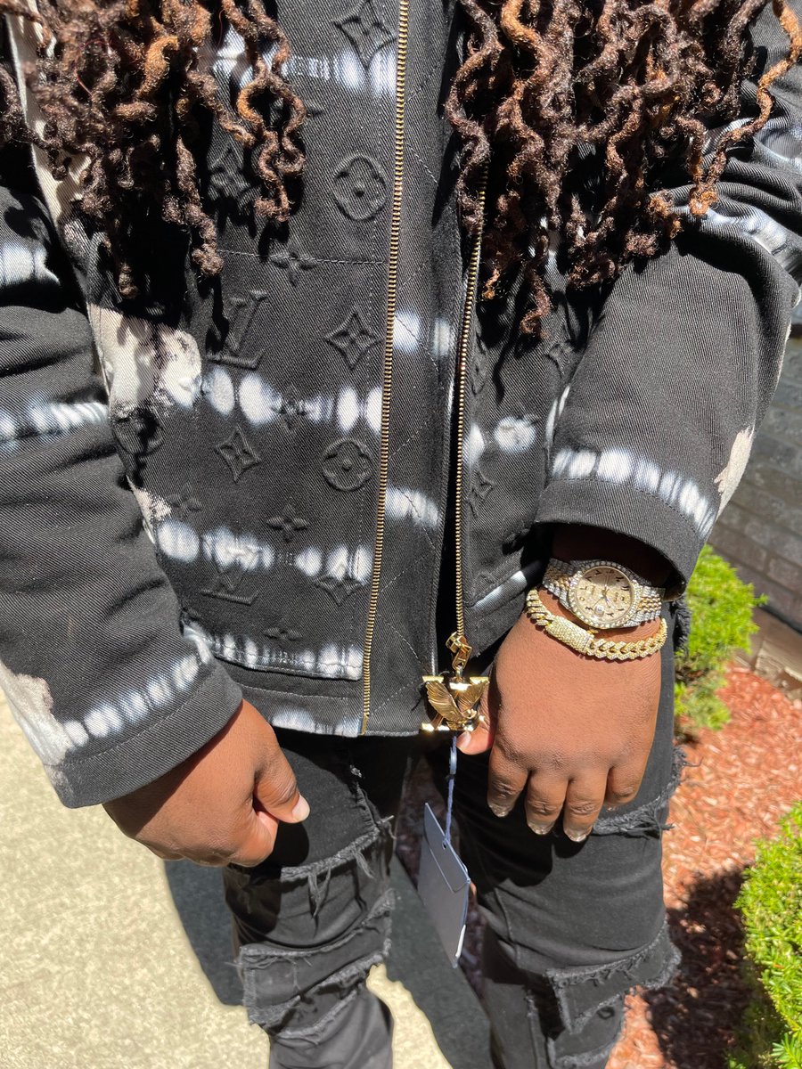 JGDOOIT's tweet photo. ALL MY OLD HOES, NEW NIGGAS LIGHT AS HELL 😢 https://t.co/bq9mhhqBp2