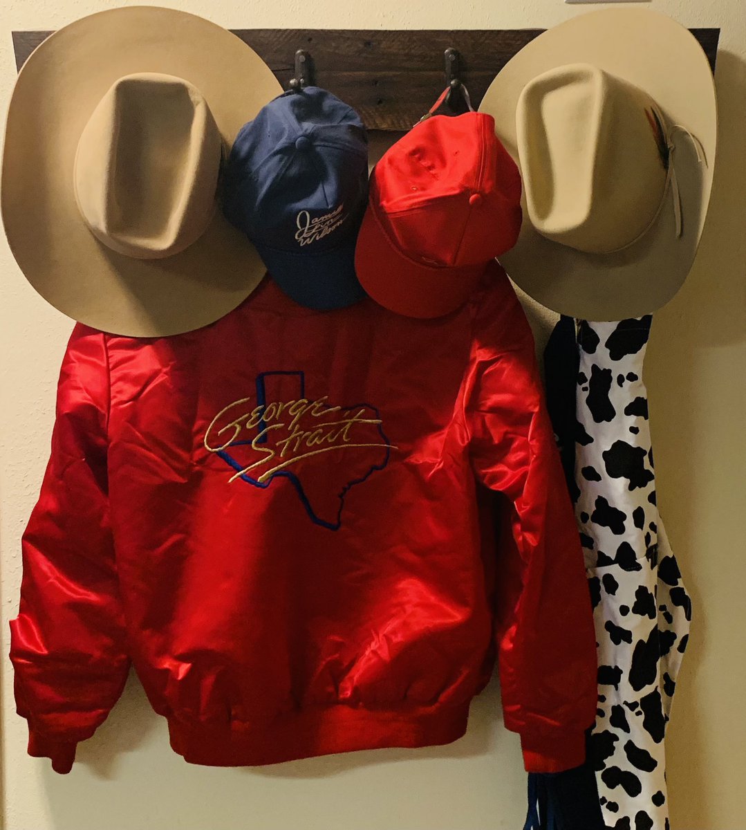 _NewSlang's tweet photo. Nobody talk to me ever again.🤠😍🤠

Y’ALL. https://t.co/0lNkjPBnC7