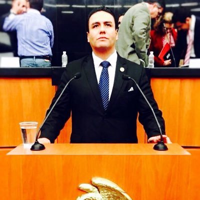 NetoTrexP3's tweet photo. Paren todo! Se ha expresado el galanazo Ernesto Alonso Esparza Ferretiz III Nótese los genes caucásicos de este sensual hombre de mundo, que quiso ser candidato a diputado, pero solo llegó a aspirante para fortuna de los habitantes de Ecatepec #lonchoverso #aimep3 #chilipalmers https://t.co/2bLLxLMTrK