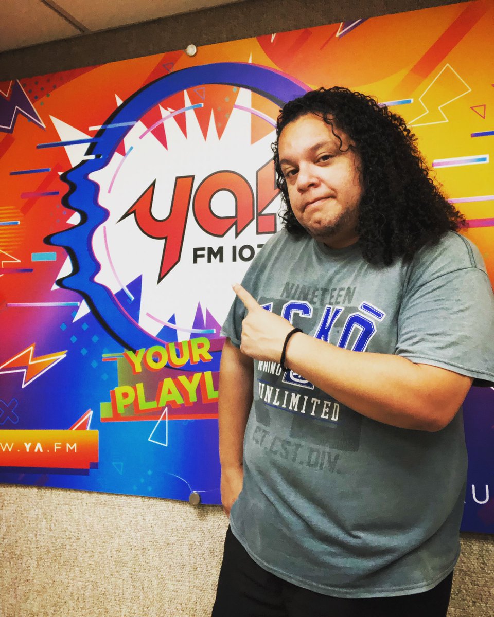 yafmveracruz's tweet photo. Hoy @lord_byron82 anda de pelo suelto dijera @gloriatrevi jueves #TBT #FeelTheMusic #Rizos #PeloSuelto #ByronLocutor #YoEscuchoYaFM https://t.co/Qx3KGpZ8vl