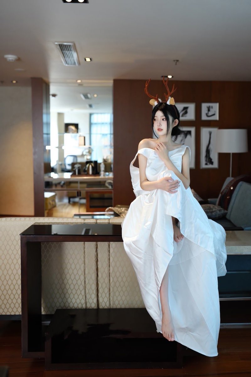 saobi__xx's tweet photo. 杭州大三播音系，高颜值网红小姐姐，反差很强的美女，表面高冷，内心骚，喜欢自拍，被男友强迫深喉颜射，嘴巴，耳朵，到处都是精液，做爱对白超刺激！喜欢的关注，发后续
@saobi__xx  @CPTOUGAO 
＃反差 ＃反差婊 ＃母狗 https://t.co/fffsaVYoLN