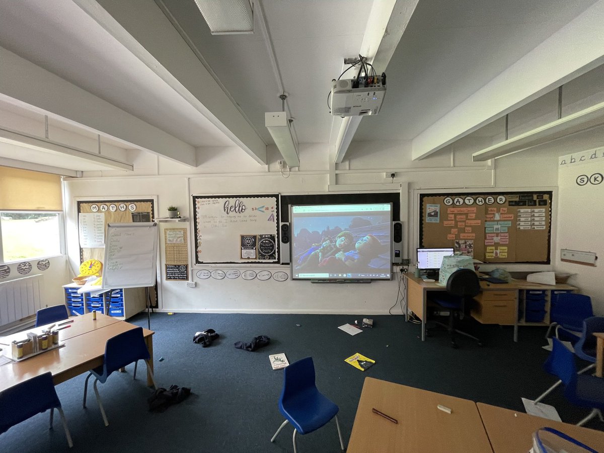Education_IT's tweet photo. Before, during and after.. speaks for itself really? Second classroom of three transformed @WCommonPS under all that chaos of old blackboard, surface mount services and old AV there really is a sleek modern classroom #EdTech #ProTeachingTools #ClassroomTech #Epson #JobPride https://t.co/zA1VgGAsL8