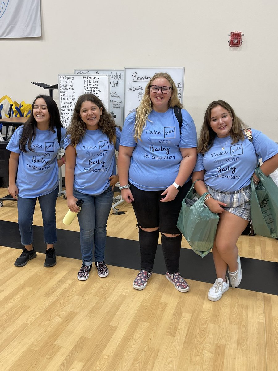 Guerrerotweets's tweet photo. When friends support each other! These caring students are supporting their friend Bailey as she runs for Secretary 💚🐻 #strongertogether #sciaproud #sciajourney #ckh https://t.co/0RDxQbWxJw