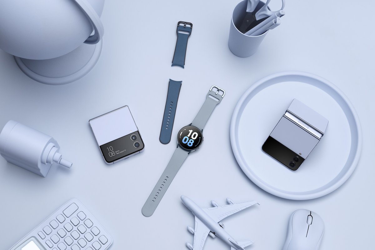 SamsungCO's tweet photo. RT🔁si eres Team azul o 💜 si te encanta el Purpura. 
#GalaxyZFlip4  #GalaxyWatch5 #GalaxyBuds2Pro https://t.co/0pcJMpckc3
