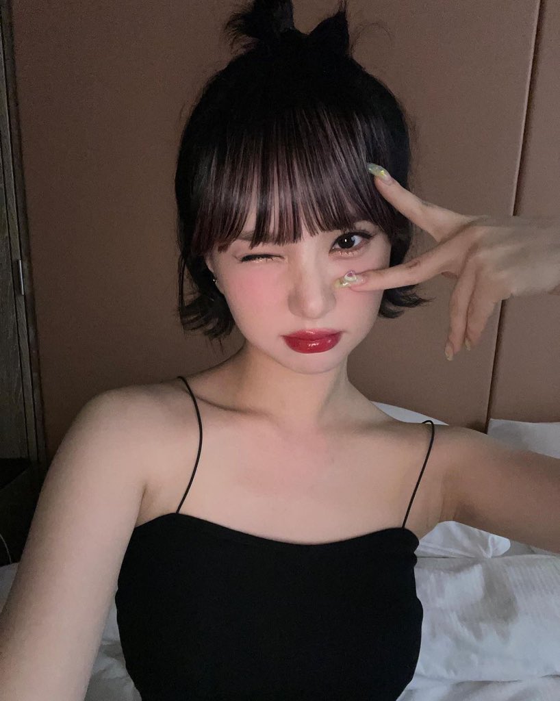 MiladyJung's tweet photo. Nighty night, pretty pals! - ̗̀꒰ᐢ • ˕ • ᐢ꒱  ̖́- Eunha back in preparation for the night decorated with dreamland 🎠🎡. This silky soft bed was ready to embrace me, sending me into a fantasy that I would always want until the next day. Let’s sleep under the dim light~ ✨️ https://t.co/eqR33EUWNp