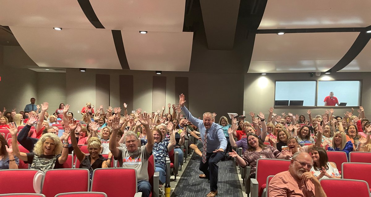 BSCTC05's tweet photo. President Sellars had an excellent time speaking at Martin County High School last week. Educational partnerships strengthen, support, and transform communities. Here's to a FANTASTIC school year! GO CARDS! #BSCTCProud #BSCTC #KCTCS #education #learning #EducationMatters https://t.co/bcJnUjBQ05