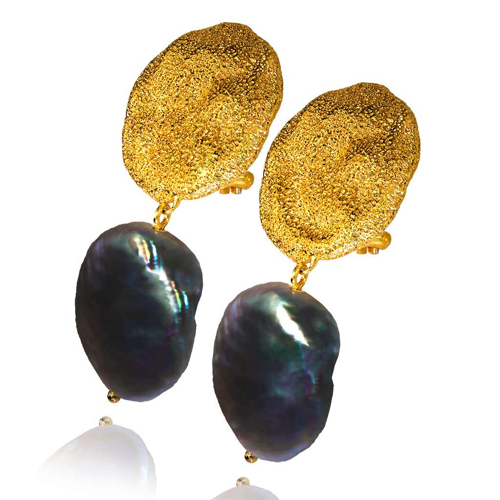 Alex__Soldier's tweet photo. As if thrown for luck, the coins washed ashore from the depths of the deep blue sea, polished by the waves and time. These magical coins are joined together into beautiful drop earrings and hand textured with Alex Soldier's signature metalwork. #alexsoldier #silverearrings https://t.co/0DrrvMDptN