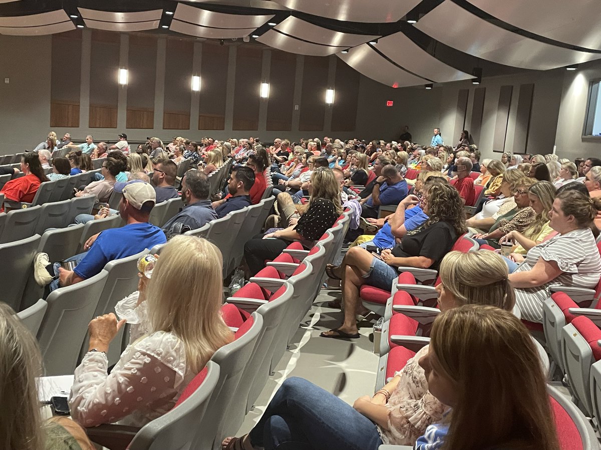 BSCTC05's tweet photo. President Sellars had an excellent time speaking at Martin County High School last week. Educational partnerships strengthen, support, and transform communities. Here's to a FANTASTIC school year! GO CARDS! #BSCTCProud #BSCTC #KCTCS #education #learning #EducationMatters https://t.co/bcJnUjBQ05