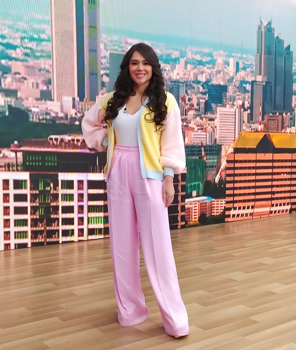 Día a Día (@diaadiacaracol) on Twitter photo La actriz <a href="/soycamilarojas/">Camila Rojas</a> es Janeth Martín en “El rey, Vicente Fernández”, es la única colombiana del elenco. Hablamos con ella sobre su casting y trayectoria artística. 👏🕺🎬🎤 #DíaADíaTuCasa #DíaADía #CamilaRojas #ElReyVicenteFernández #VicenteFernández La actriz <a href="/soycamilarojas/">Camila Rojas</a> es Janeth Martín en “El rey, Vicente Fernández”, es la única colombiana del elenco. Hablamos con ella sobre su casting y trayectoria artística. 👏🕺🎬🎤 #DíaADíaTuCasa #DíaADía #CamilaRojas #ElReyVicenteFernández #VicenteFernández