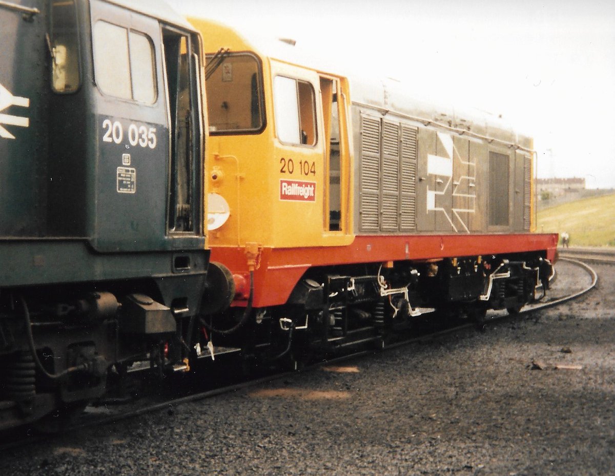 SalopianLyne's tweet photo. Eastfield TMD, Glasgow 29th June 1985
British Rail Class 20 diesel loco 20104 in freshly applied Railfreight Grey livery - just needs the rest of the large double arrows colouring in!
Who needs vinyls!?
#BritishRail #Class20 #Railfreight #Eastfield #Glasgow #trainspotting 🤓 https://t.co/eku12qUdzV