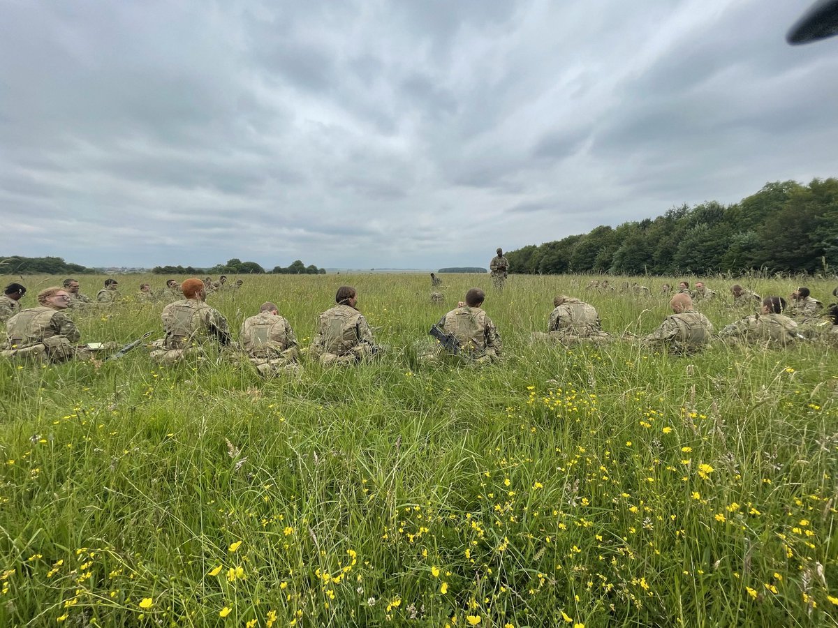 Berridge007's tweet photo. My Time at ATR W has come to an end. In the 3 Years I have been there I have seen over 800 Recruits pass of the Square in to the Feild Army as trained Soldiers. Loved my time in Winchester, not every day you can say you have helped shape the Future. Next Stop @11_EOD_Regiment https://t.co/WmwXlh8zuu